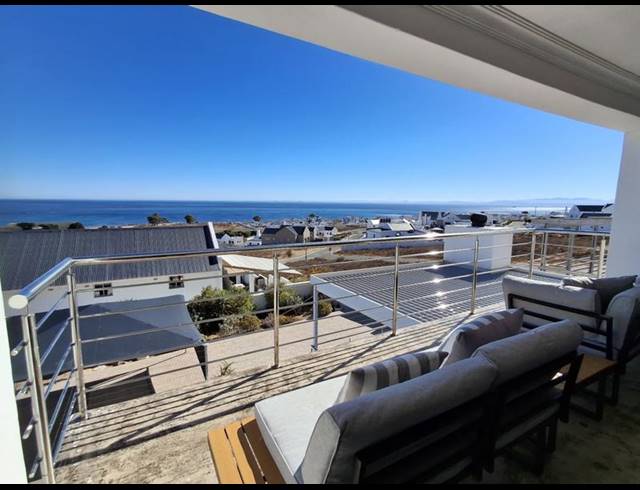 4 BEDROOM HOUSE FOR SALE IN DA GAMA BAY